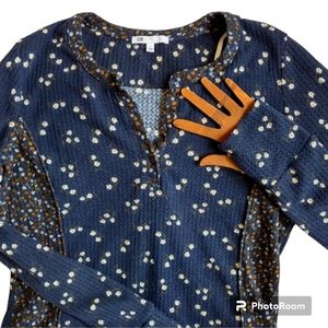 DR2 waffle Top floral long sleeve Large Thumb Holes